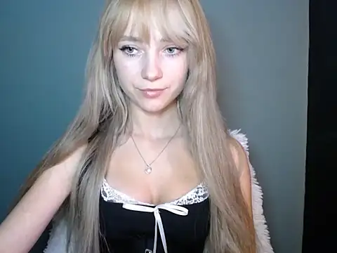 LuciaYoung online show from 10-29-25, 07:35