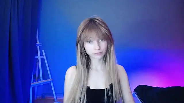 Snapshot of LuciaYoung chatting on 03-06-25, 10:36 LuciaYoung online show from 03-06-25, 10:36