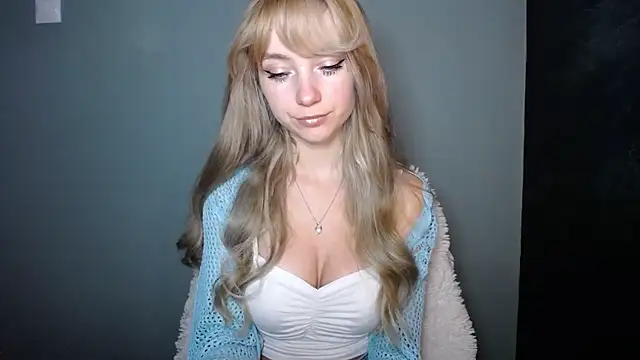 LuciaYoung online show from 10-31-25, 07:27