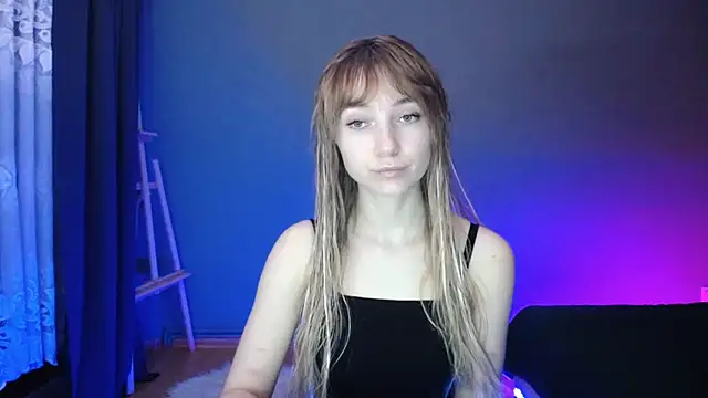 Snapshot of LuciaYoung chatting on 03-17-25, 10:29 LuciaYoung online show from 03-17-25, 10:29