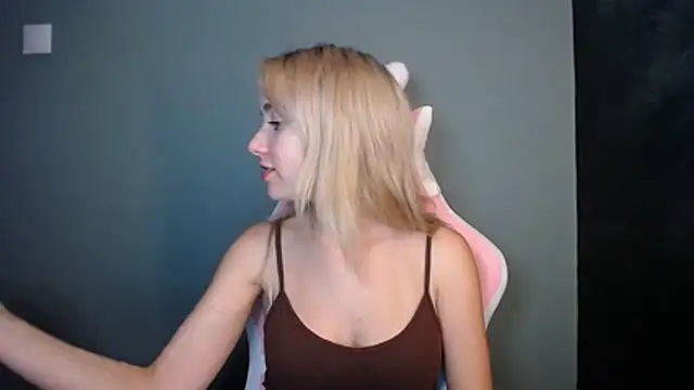 LuciaYoung online show from 06-21-26, 06:36