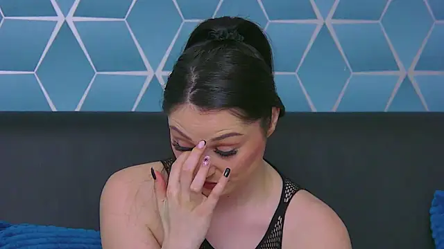 KassieWeins online show from 12-17-25, 07:52