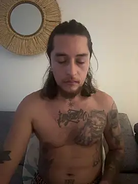 Snapshot of raymon616 chatting on 02-20-26, 12:18 raymon616 online show from 02-20-26, 12:18