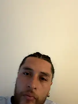 Snapshot of raymon616 chatting on 12-22-25, 09:15 raymon616 online show from 12-22-25, 09:15