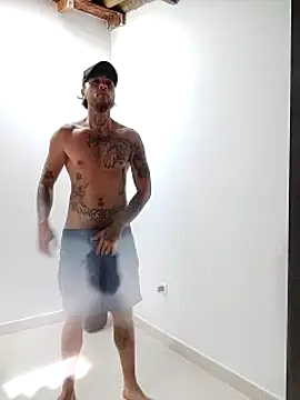 Snapshot of raymon616 chatting on 03-20-25, 11:38 raymon616 online show from 03-20-25, 11:38