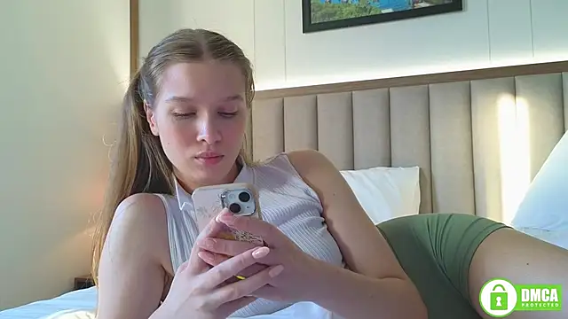 Snapshot of CutieBeauty chatting on 03-27-26, 10:16 CutieBeauty online show from 03-27-26, 10:16