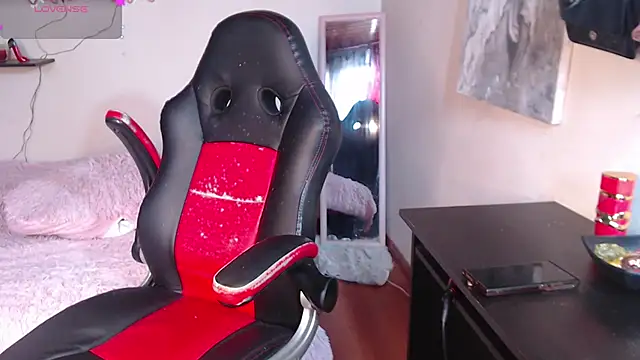 MissDennise online show from 10-24-25, 05:23