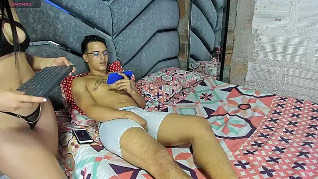 Latinos couples online show from 01-29-25, 05:19