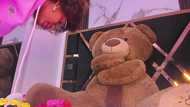 Snapshot of Ebony_beautifull chatting on 02-23-25, 01:57 Ebony beautifull online show from 02-23-25, 01:57