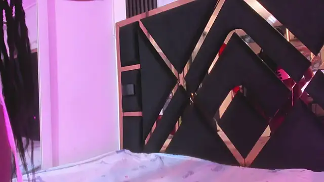 Snapshot of Ebony_beautifull chatting on 09-12-25, 01:39 Ebony beautifull online show from 09-12-25, 01:39