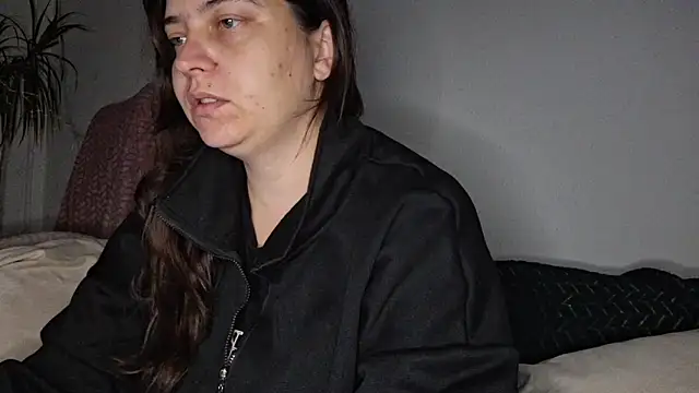 Snapshot of Cyndee_Winter chatting on 10-16-25, 06:05 Cyndee Winter online show from 10-16-25, 06:05