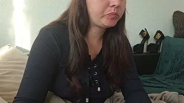 Snapshot of Cyndee_Winter chatting on 09-20-25, 04:01 Cyndee Winter online show from 09-20-25, 04:01