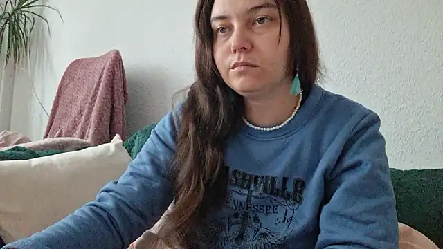 Cyndee Winter online show from 11-25-25, 01:22