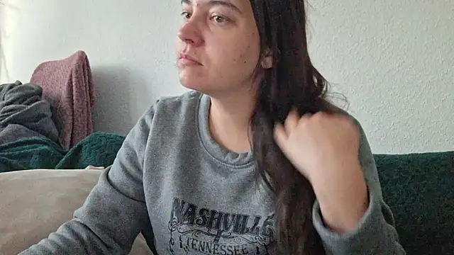 Snapshot of Cyndee_Winter chatting on 10-18-25, 03:47 Cyndee Winter online show from 10-18-25, 03:47
