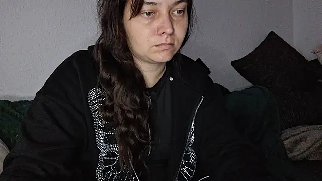 Snapshot of Cyndee_Winter chatting on 09-17-25, 04:20 Cyndee Winter online show from 09-17-25, 04:20