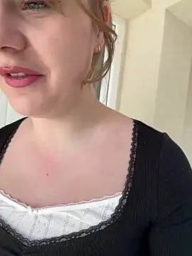 Snapshot of MaribelRiver chatting on 03-22-25, 02:47 MaribelRiver online show from 03-22-25, 02:47