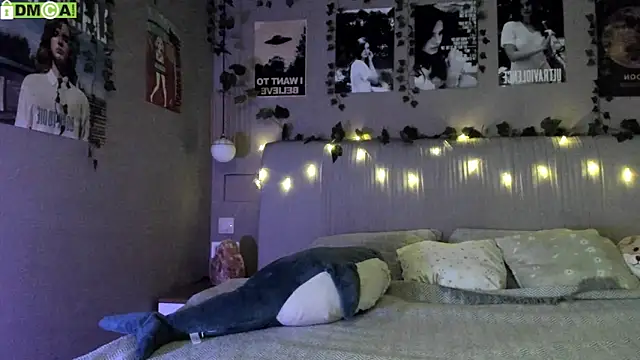 Anisawithlove online show from 09-28-25, 03:57