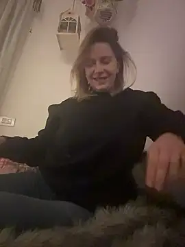 JulietteVolpeWyorika online show from 12-01-25, 07:15