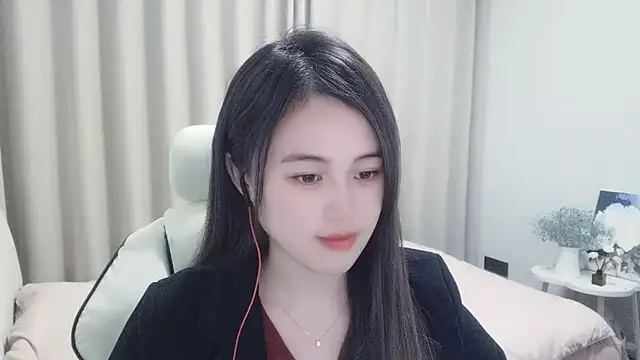 Snapshot of Wofeifei-baby chatting on 12-24-24, 03:37 Wofeifei-baby online show from 12-24-24, 03:37