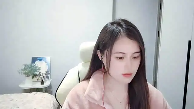 Snapshot of Wofeifei-baby chatting on 02-25-25, 03:42 Wofeifei-baby online show from 02-25-25, 03:42