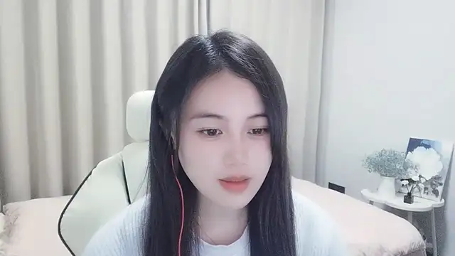 Snapshot of Wofeifei-baby chatting on 12-17-24, 03:16 Wofeifei-baby online show from 12-17-24, 03:16