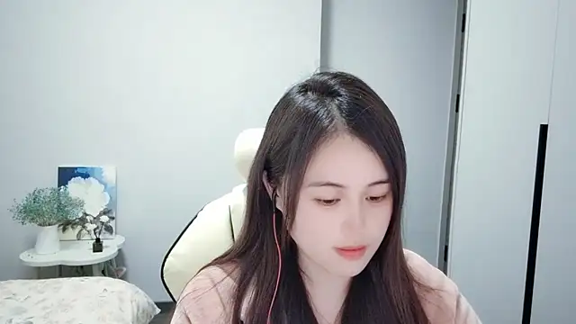 Snapshot of Wofeifei-baby chatting on 02-20-25, 03:19 Wofeifei-baby online show from 02-20-25, 03:19