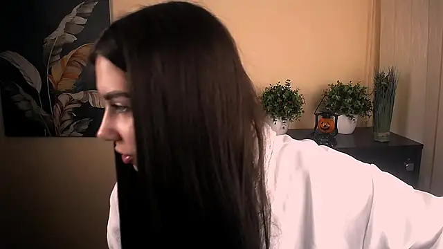 Lili magic online show from 10-29-25, 08:57