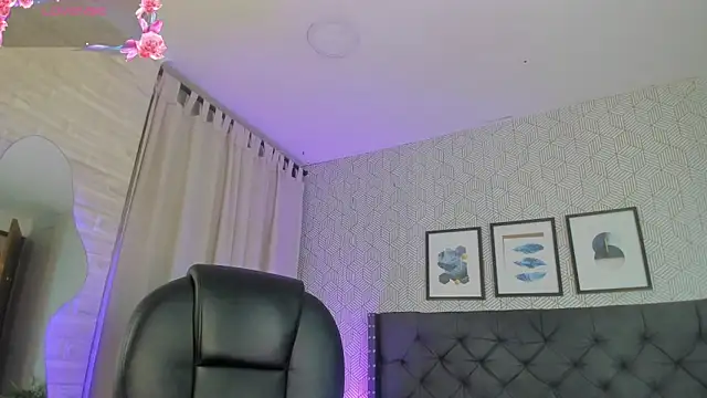 emma  smith1 online show from 03-22-25, 10:49