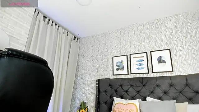 emma  smith1 online show from 02-19-25, 12:22