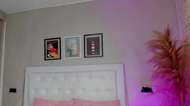 Snapshot of emma__smith1 chatting on 03-11-26, 12:21 emma smith1 online show from 03-11-26, 12:21