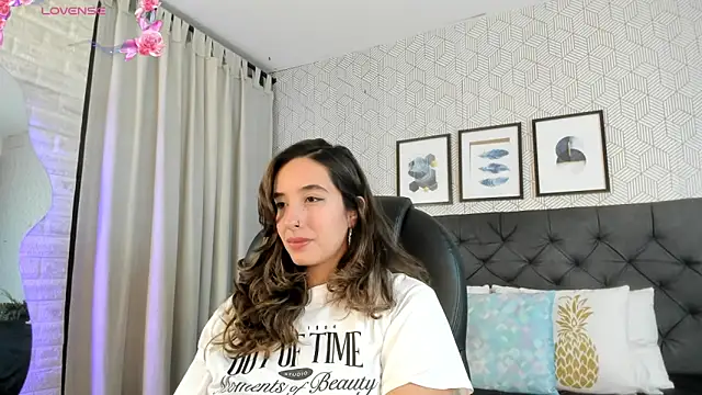 emma  smith1 online show from 03-04-25, 12:12