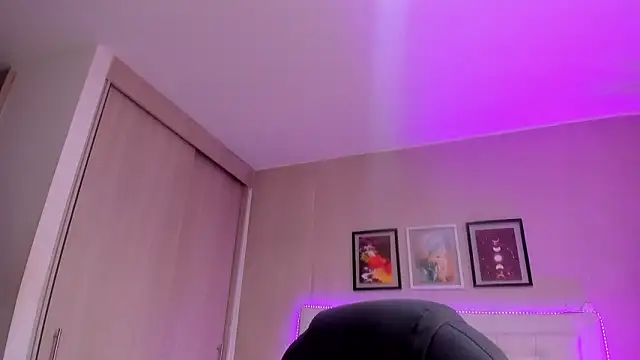 emma  smith1 online show from 02-21-26, 12:40