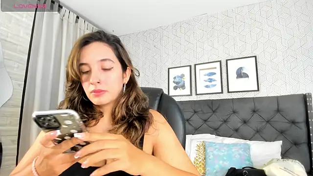 emma  smith1 online show from 02-28-25, 11:58