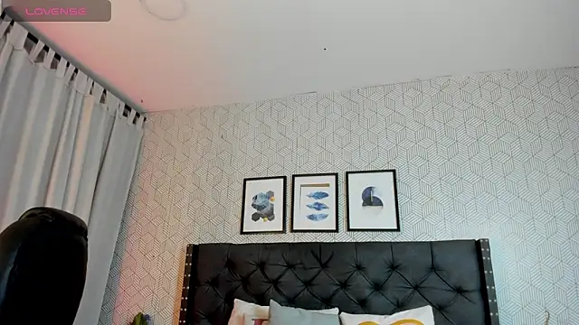 emma  smith1 online show from 02-20-25, 12:36