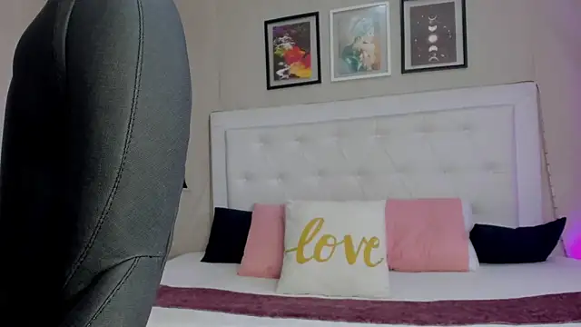 Snapshot of emma__smith1 chatting on 03-10-26, 11:47 emma smith1 online show from 03-10-26, 11:47