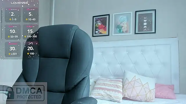 Snapshot of emma__smith1 chatting on 04-06-26, 12:17 emma smith1 online show from 04-06-26, 12:17