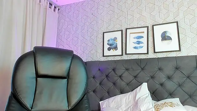 emma  smith1 online show from 03-07-25, 07:05