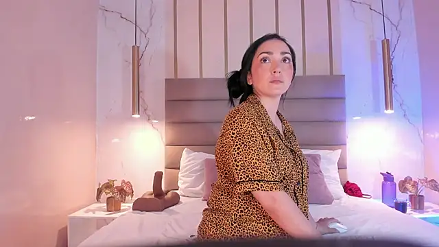 LIAH IZUMI online show from 12-01-25, 07:37