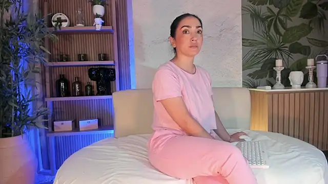 LIAH IZUMI online show from 11-16-25, 01:05