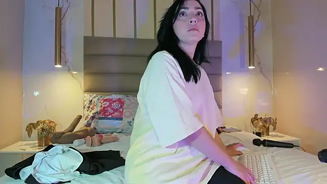 LIAH IZUMI online show from 02-11-26, 01:22