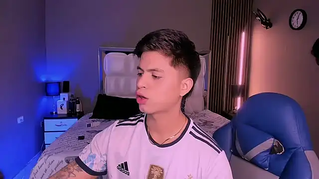 Niicky1  online show from 03-08-25, 08:35