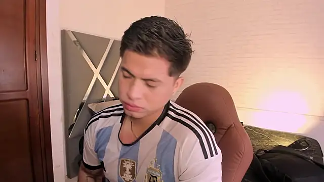 Niicky1  online show from 01-18-26, 01:36