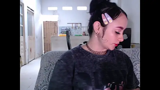 kitty22  online show from 04-27-26, 03:21