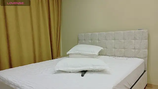 Linajill online show from 12-21-25, 04:25