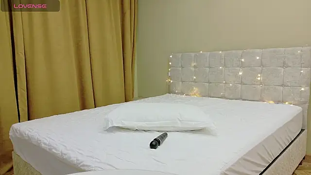 Linajill online show from 12-19-25, 03:43