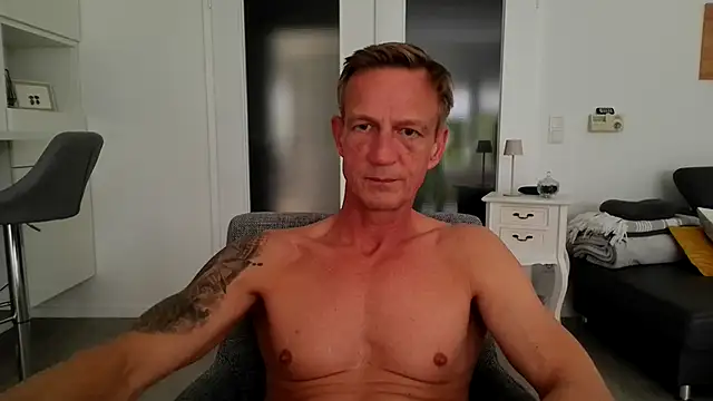 Snapshot of dirks71 chatting on 04-27-26, 02:48 dirks71 online show from 04-27-26, 02:48