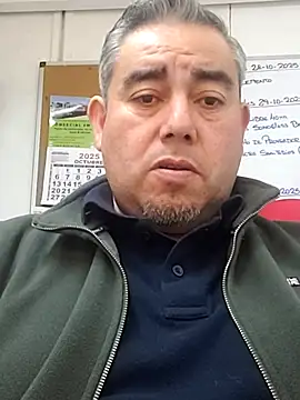 Snapshot of Manolete007x chatting on 10-28-25, 10:52 Manolete007x online show from 10-28-25, 10:52