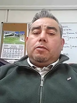 Snapshot of Manolete007x chatting on 10-06-25, 10:10 Manolete007x online show from 10-06-25, 10:10