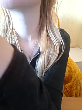 Elza kom online show from 09-18-25, 04:37