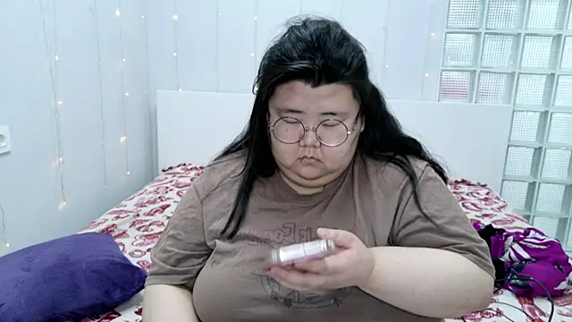 Snapshot of Nadine_asian chatting on 04-19-26, 08:26 Nadine asian online show from 04-19-26, 08:26
